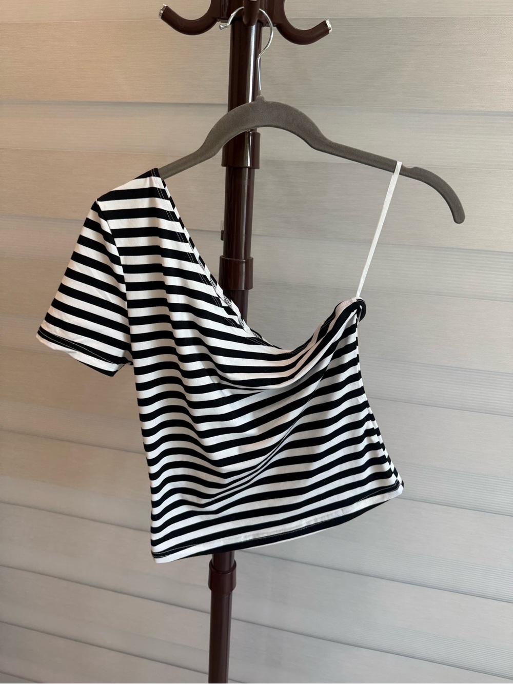 SHEIN Black & White One-Shoulder Striped Crop Top - Picture 6 of 8